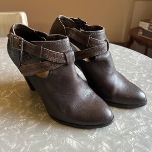 Frye Celeste Artisan Bootie 8.5M Taupe/Brown 3471261-CCL